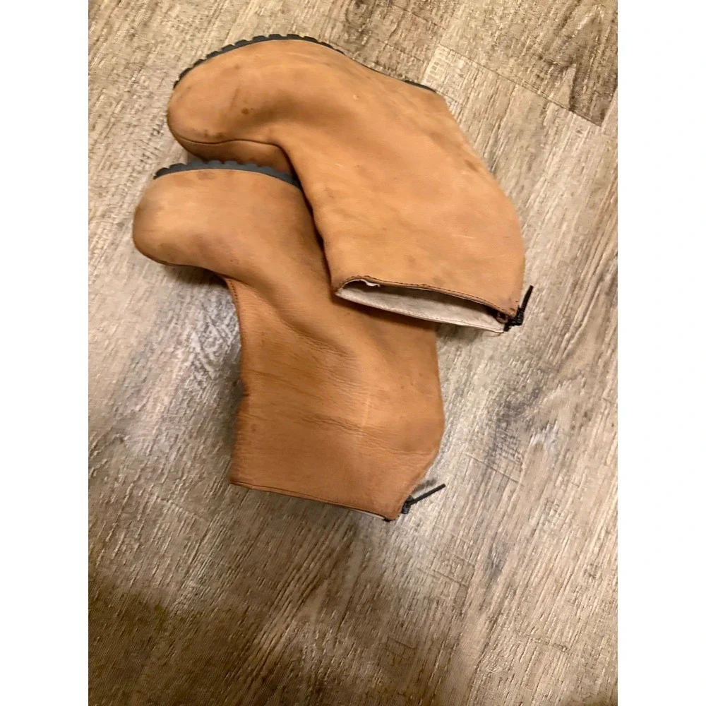 Matiko Womens Tan Leather Platform Wedge Ankle Boots Camel Size 8 Rear Zip Boot